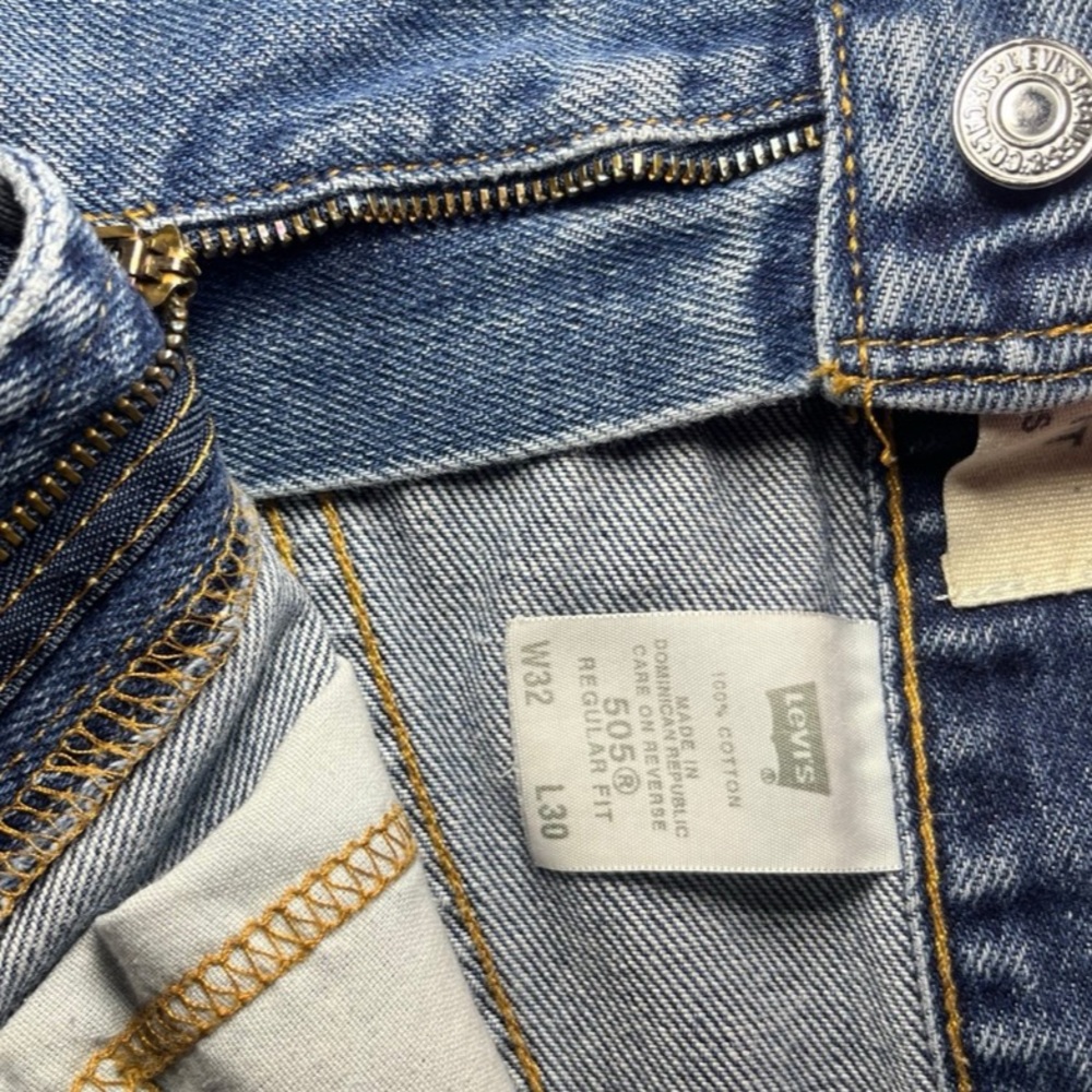 Vintage 505 Levi's Jean Shorts - Picture 8 of 11